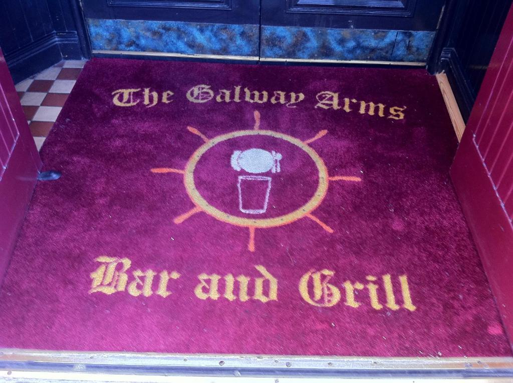 Galway Arms Inn Exteriér fotografie